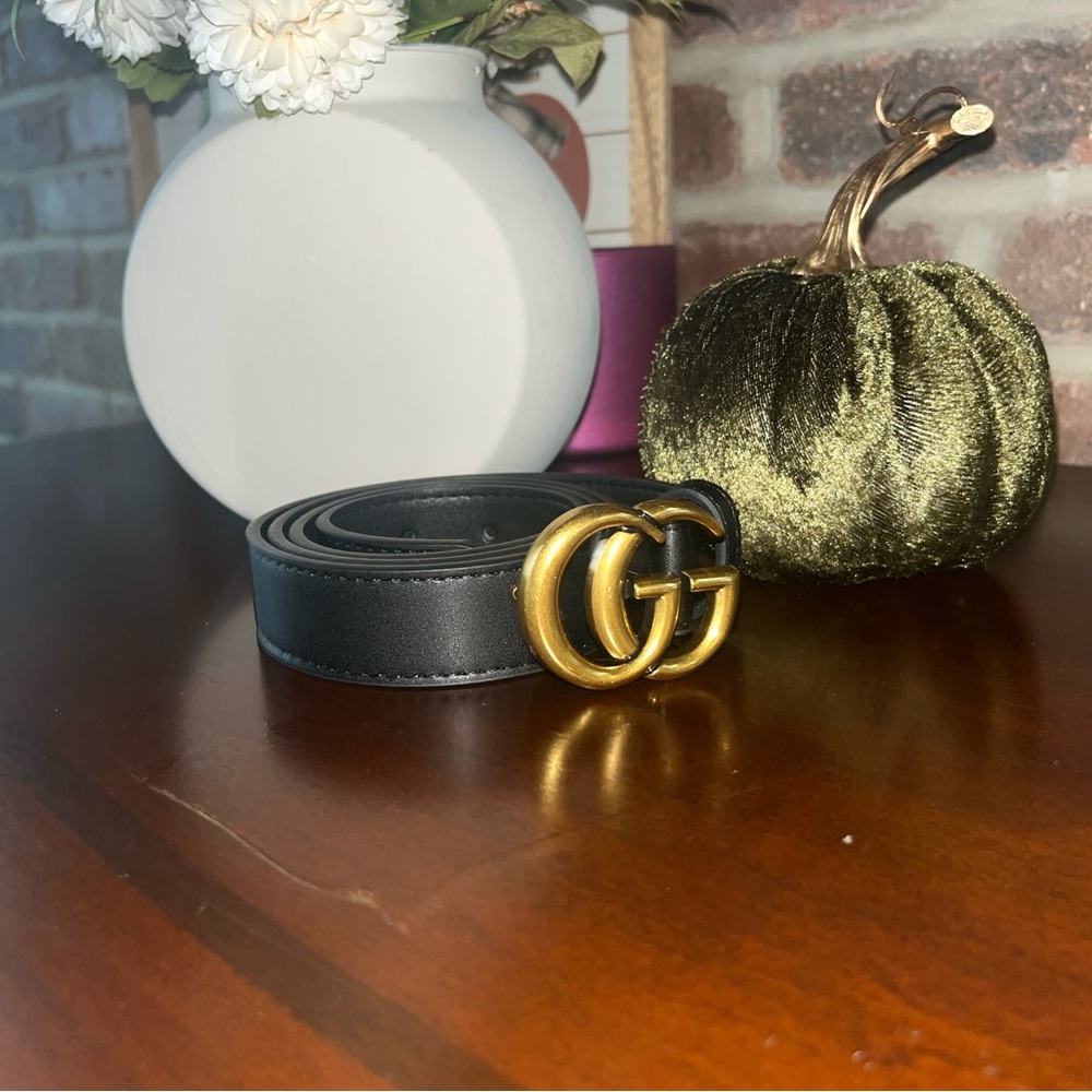 Gucci Black Leather Belt with Gold Double G Buckle - Picture 2 of 2